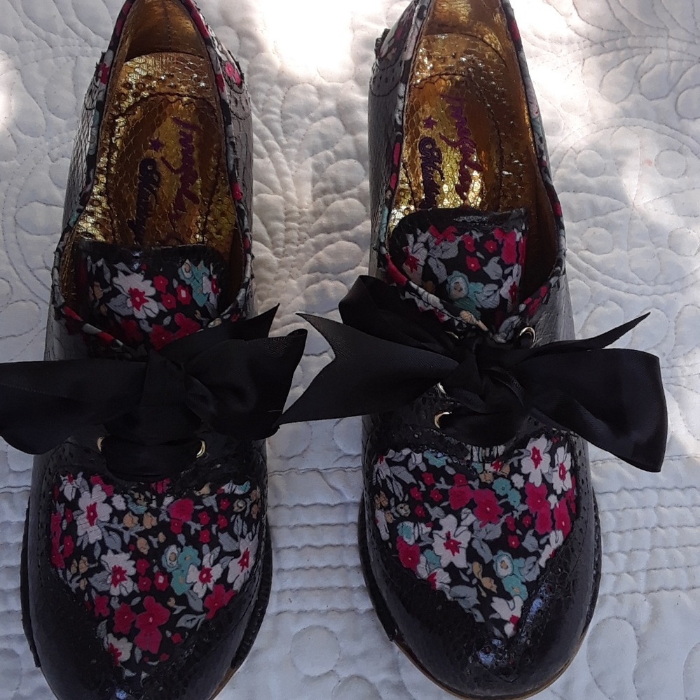 Black and Floral 10 M  Retro Style High Heels